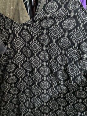 549: Torrid Blk wht tank